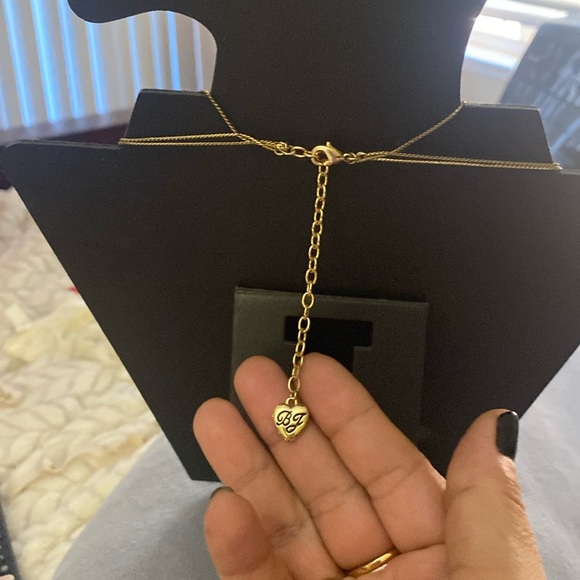 BETSEY JOHNSON Necklace Pearl Rhinestone Three Strand Gold Tone Chain Adjustable - Picture 5 of 6